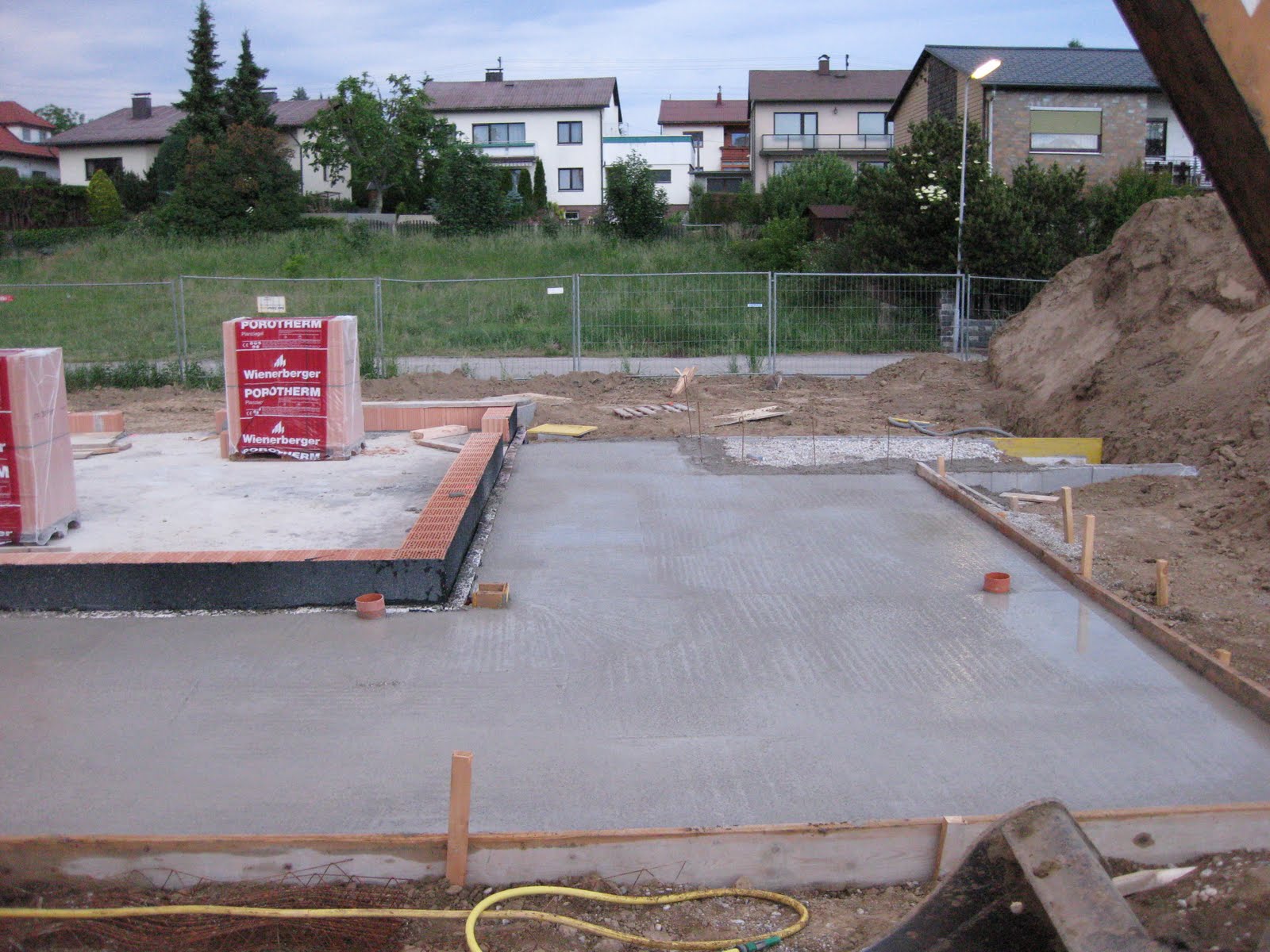 Armin & Sarah bauen ein Haus: Terrassen fertig betoniert - ab ins