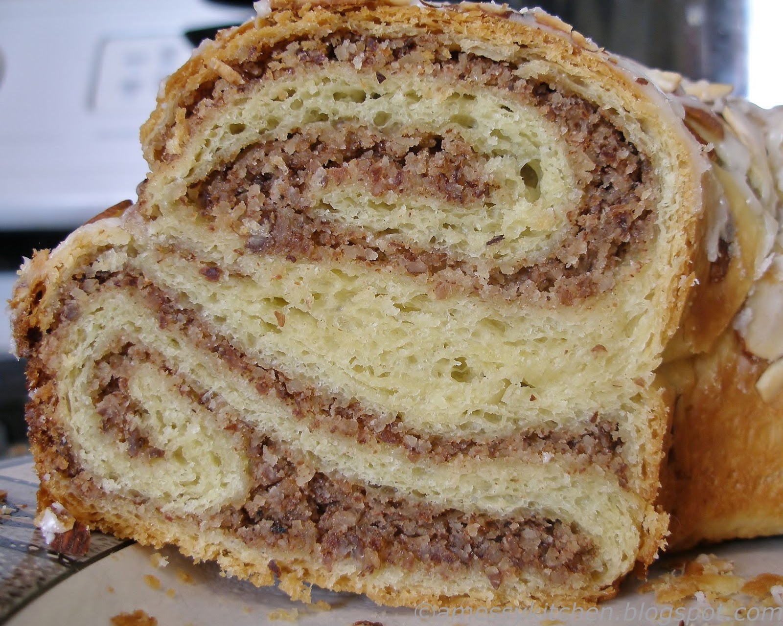 A Messy Kitchen BBB Cinnamon Nut Roll Coffee Cake