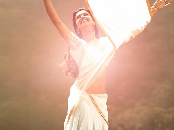 Shahrukh Khan,Deepika Padukone's Chennai Express Movie Latest Stills