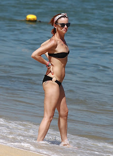 Juliette Lewis shows off her hot body ina black bikini