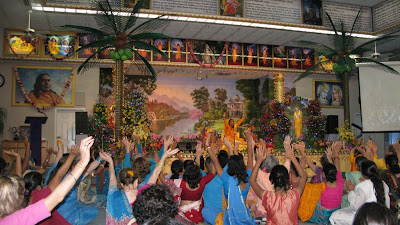 Rath Yatra and Anup Jalota Concert at Radha Madhav Dham, the ashram of Kripaluji Maharaj