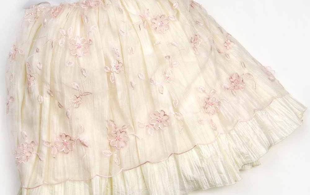 Of Home and Muse Obsessing Over Dust Ruffles