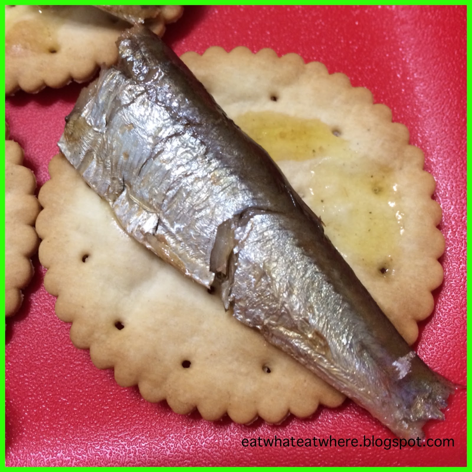 Eat what, Eat where? ewew tries King Oscar Sardines with Water Crackers