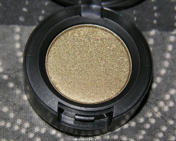 The secreat of Aishwarya rai's olive green & brown smokey eyes Aishwarya rai's olive green & brown smokey eyes