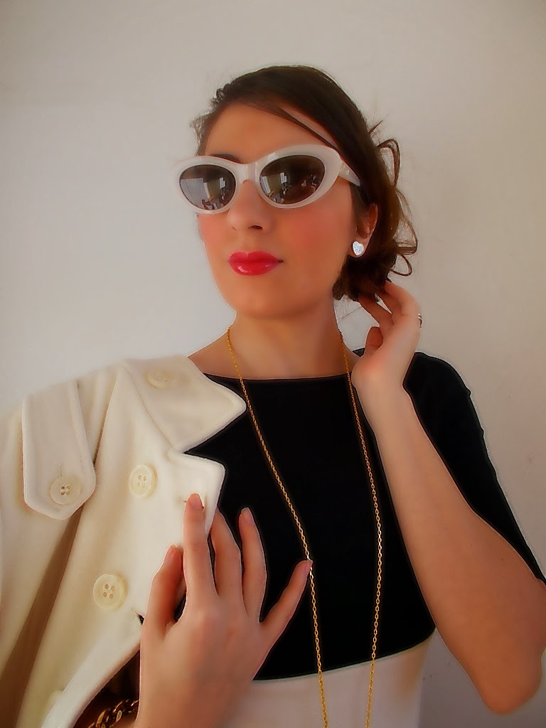 Outfit Of The Day Occhiali Da Sole Assoluto Eyewear Cappotto Bianco E Vestitino A Righe Black White Just Fashionable