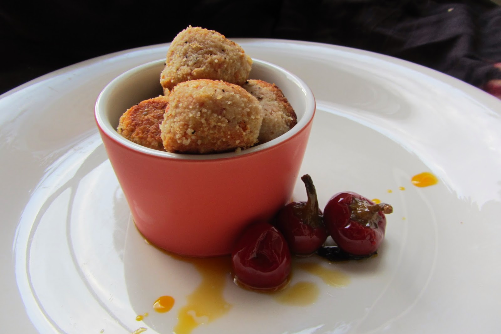 polpette mediterranee con prosciutto, ricotta, olive e peperoncini