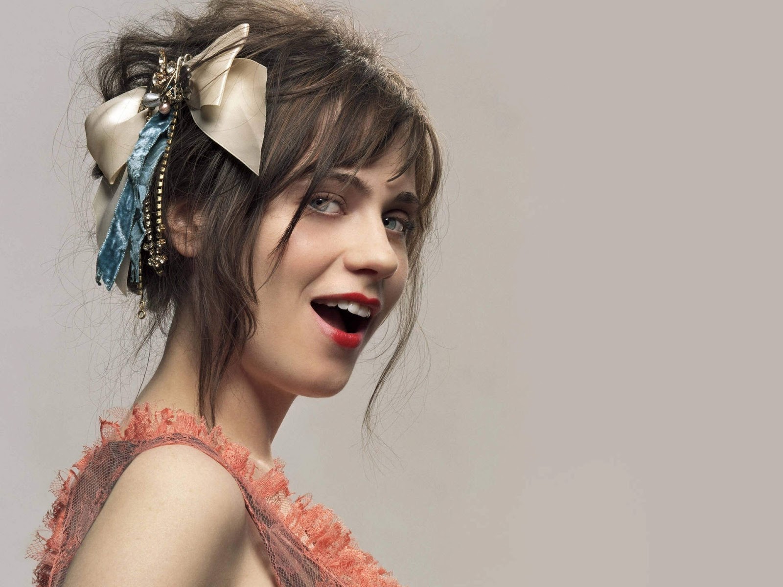 Zooey Deschanel hot hd wallpapers - HIGH RESOLUTION PICTURES