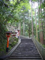 Escadaria no Monte Kurama