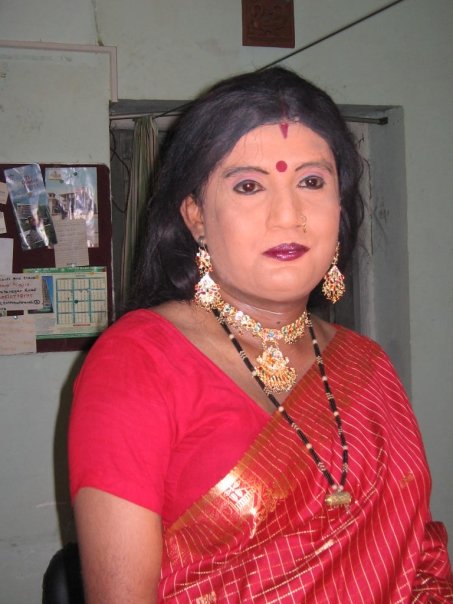 Beautiful Indian Crossdresser Video : Crossdressed in saree