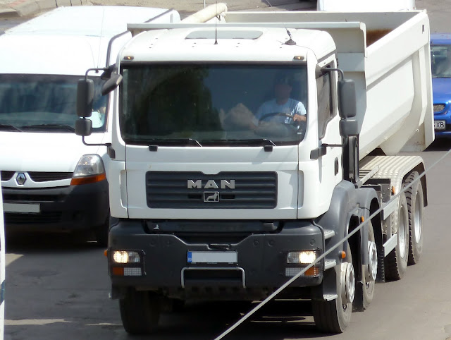 MAN TGA 35.400 8x4 Dump Truck White