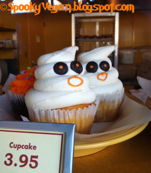 Halloween Grim Grinning Ghosts