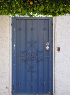 http://2.bp.blogspot.com/-R4GzzquBSHQ/T1yqa78DsLI/AAAAAAAAJWU/S8CcDOeJdC4/s1600/Tucson+Door.jpg