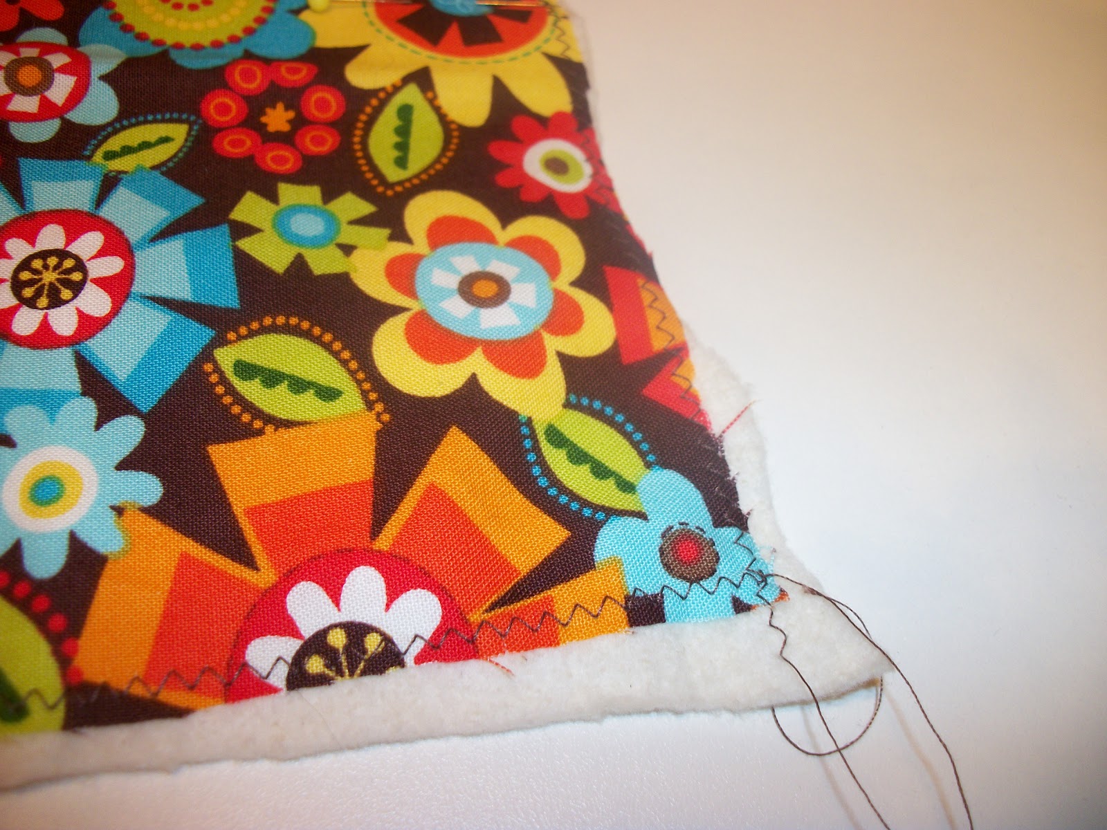 Mimi's Needle and Thread Make a ruffled Ipad pouch.