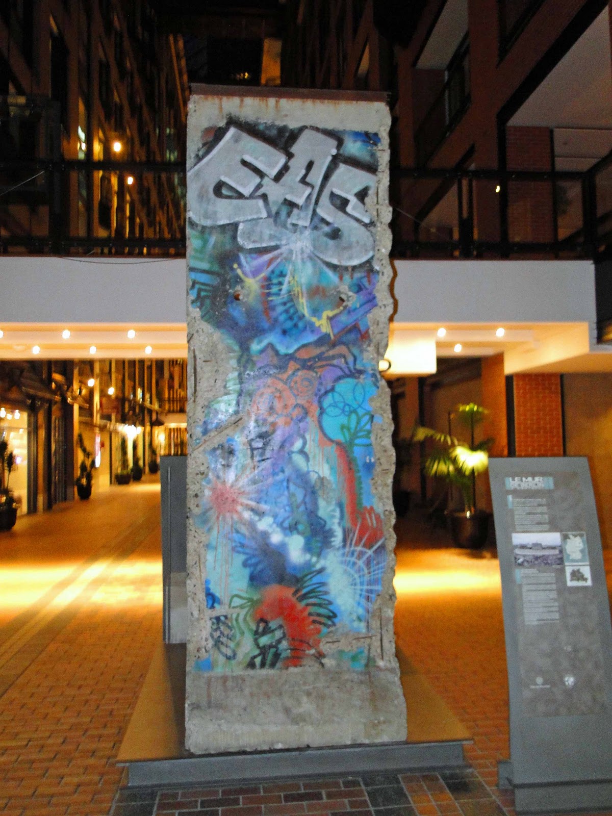 L.I.V.E. Le Mur De Berlin à Montréal