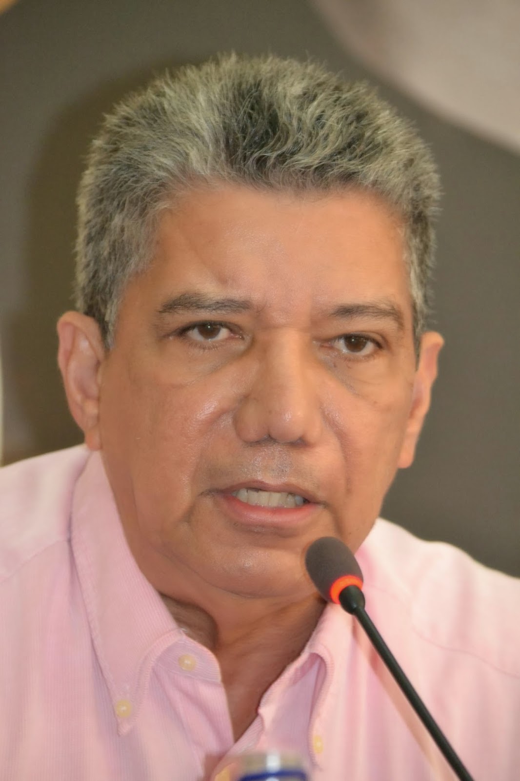 Senador Ballesteros pide declarar emergencia económica en