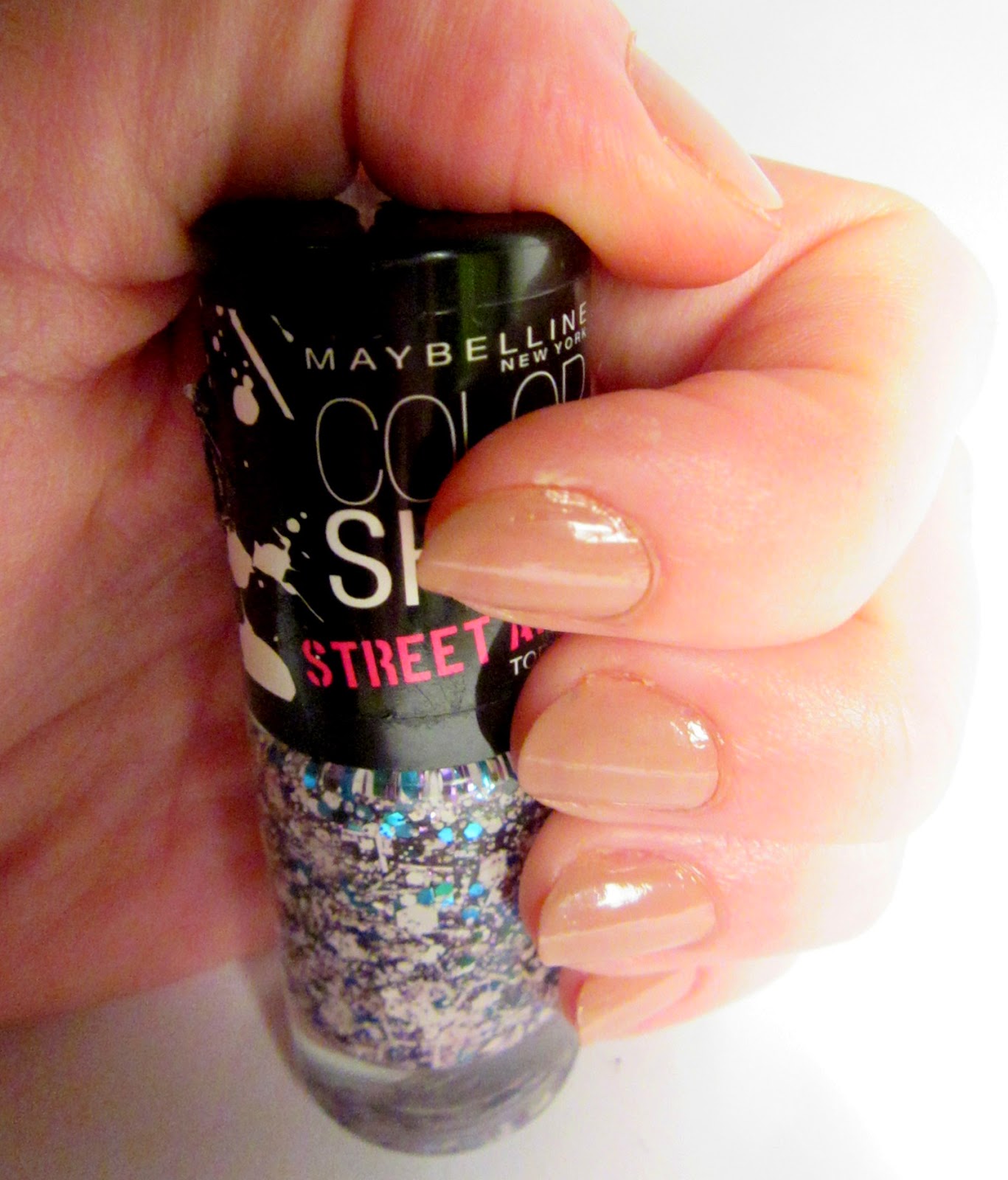 NOTD & REVIEW Maybelline Colour Show Street Artist in White Splatter