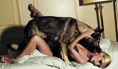 que la encontraronmanteniendo relaciones sexuales con su mascota que la encontraronmanteniendo relaciones sexuales con su mascota