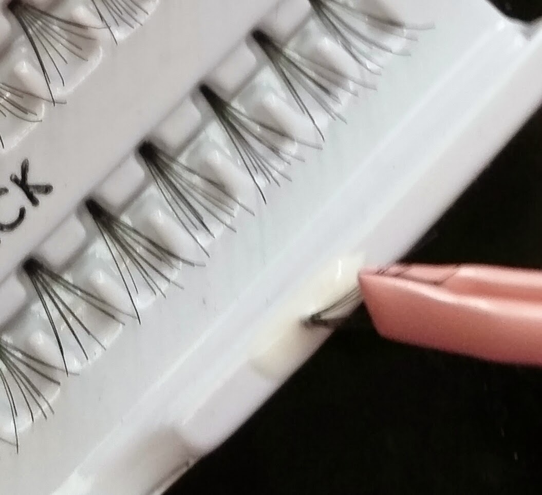 Upscale For The Young Lady Lash Tabbing