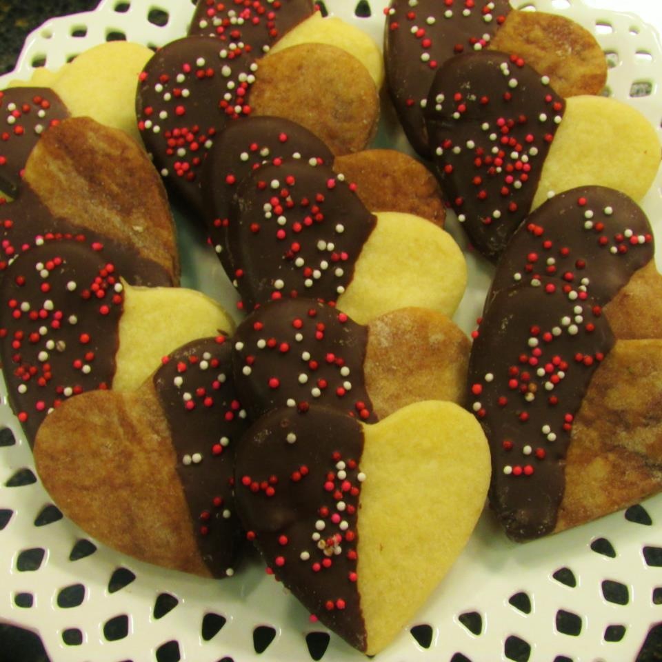 Lola Pearl Bake Shoppe DIY ChocolateDipped Valentine Cookies