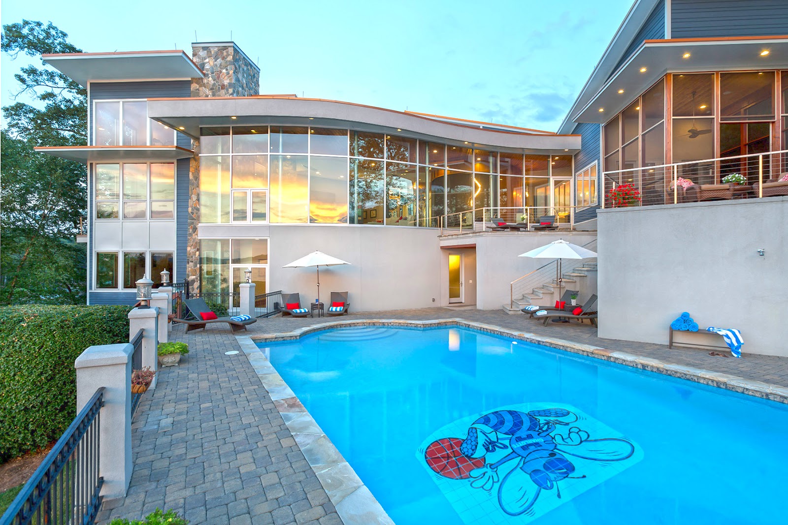 Charlotte Modern Dive In. Modern Living on Lake Wylie