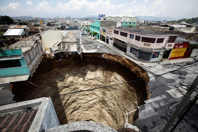 Sinkholes Guatemala on Sinkhole Besar Di Guatemala 2010 Seperti Gambar Diatas Di Atas