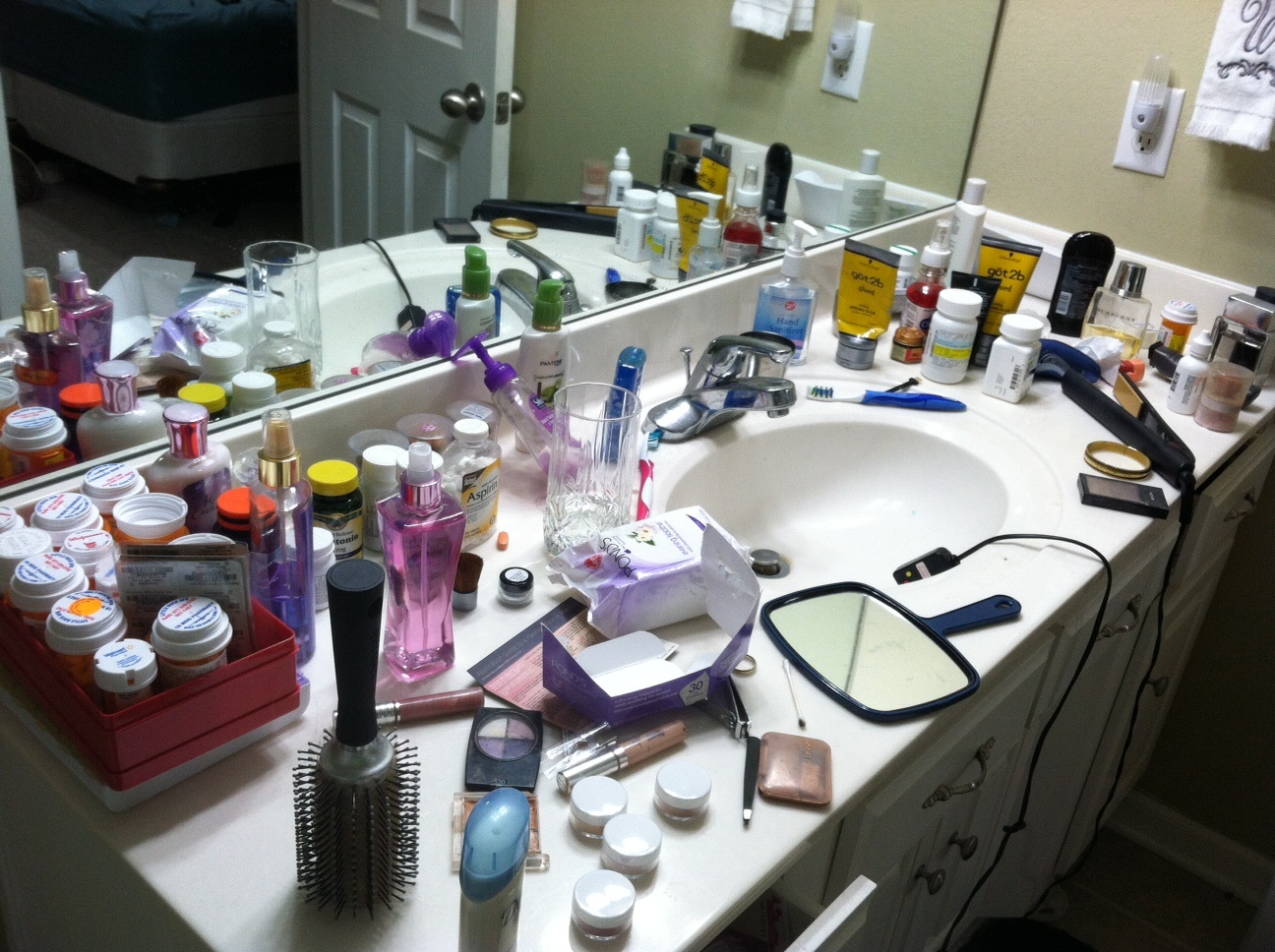 Mad Jackie: Bathroom Organization: Before And After Pics ...