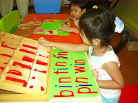 http://2.bp.blogspot.com/-RDfE4qnXgV0/Ty2NU-Zbt0I/AAAAAAAAB0U/fUYxZJ8tVCM/s1600/%25C3%25A9criture+montessori+letters.jpg