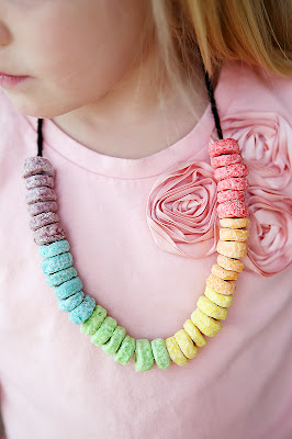 http://eighteen25.blogspot.com/2013/02/st-patricks-day-craft-snack-necklaces.html