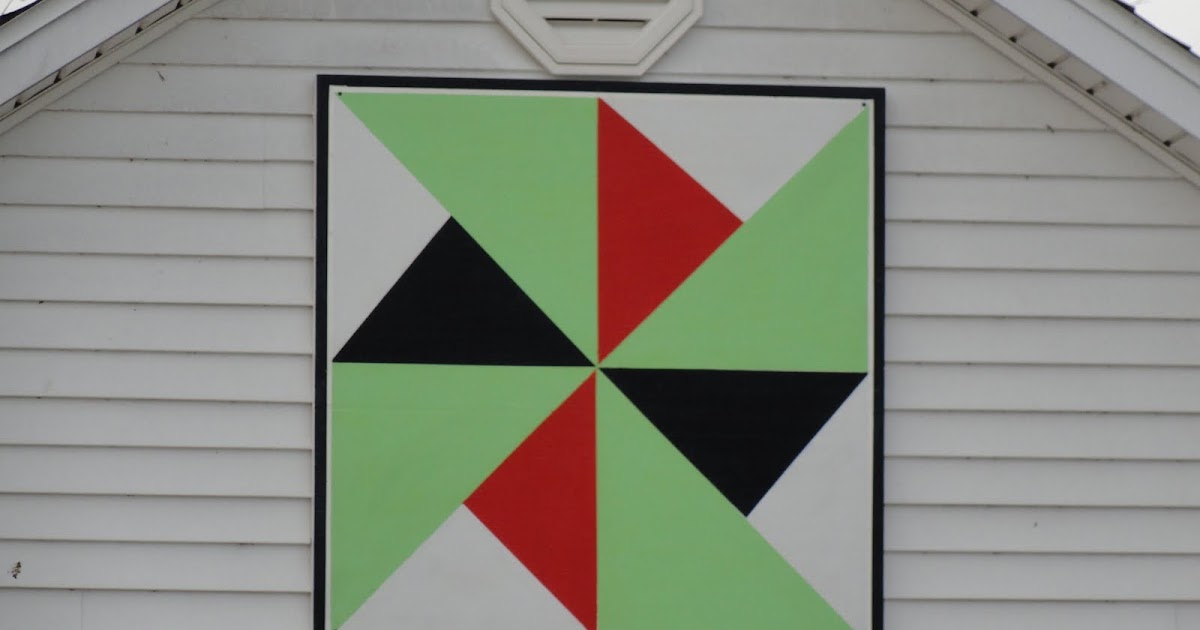 Mirror Lake Bed & Breakfast Bunk House and Cabin in the Woods 3 barn