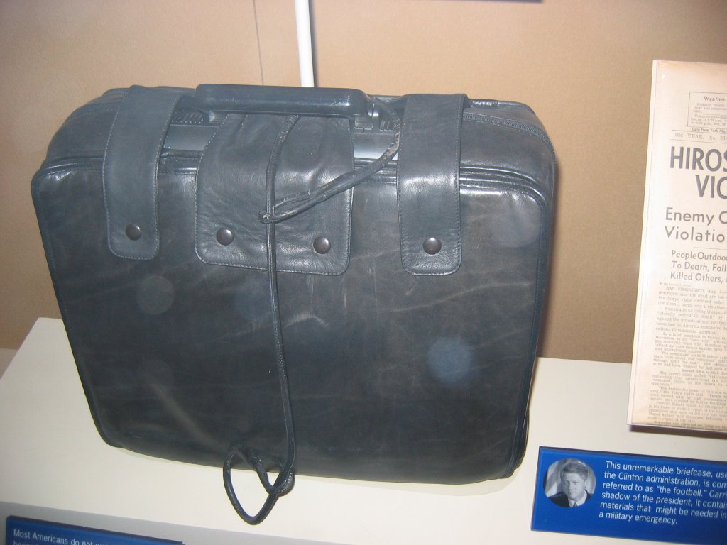 How does a nuclear suitcase work How does a nuclear suitcase work
