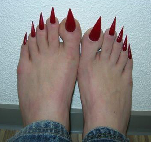 uñas puntiagudas cortas