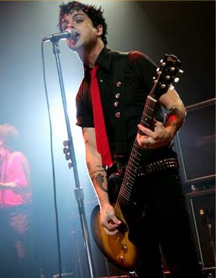 http://2.bp.blogspot.com/-RHUV4qSG-7g/TZ0U0A9WHKI/AAAAAAAABIU/4cJbVXhR9wI/s1600/billie-joe-armstrong-rocker%2Bhair%2Bpunk.jpg