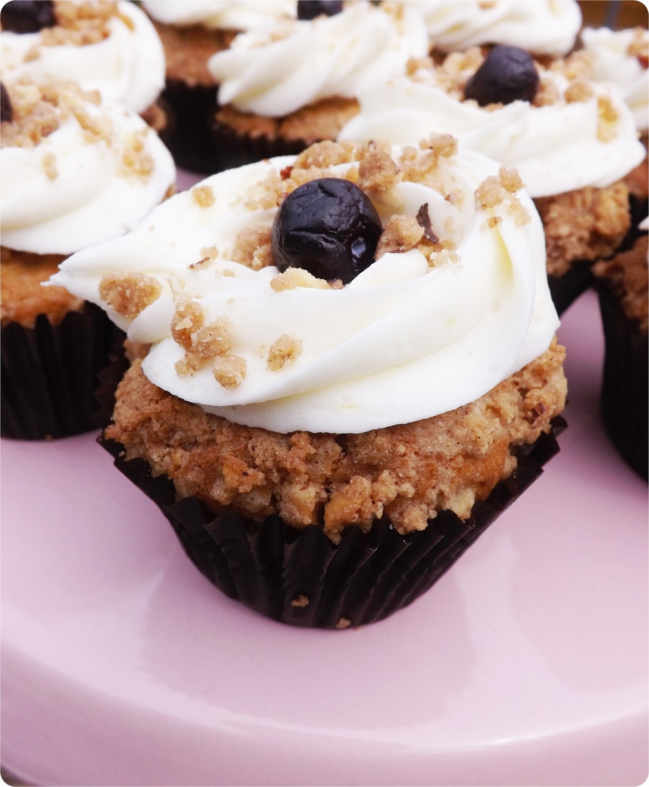 CeeJay�s Cupcake Café. Blueberry Crumble Cupcakes.