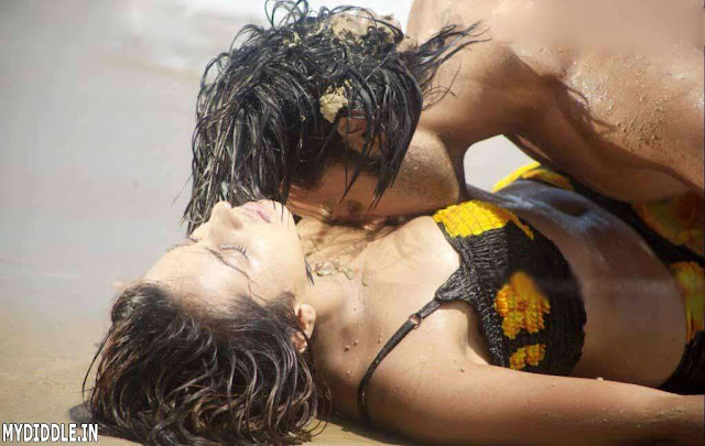 Indian actress hard  kiss unseen pictures