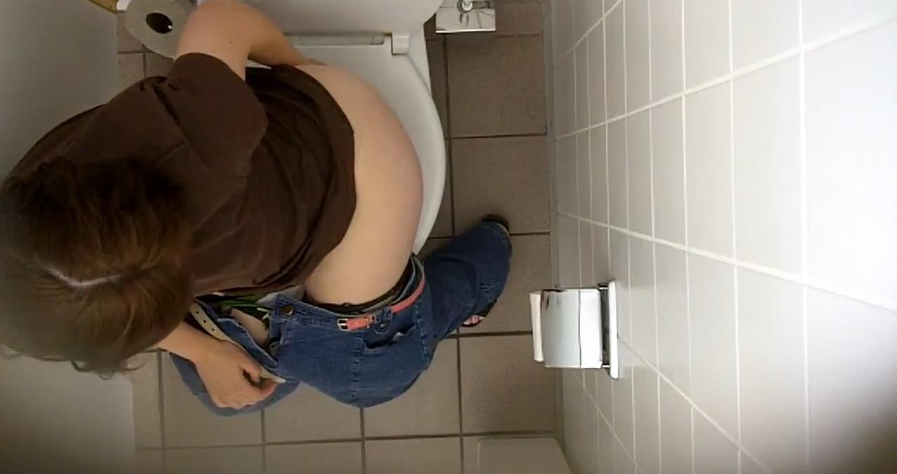 Порно Камера В Туалете Института