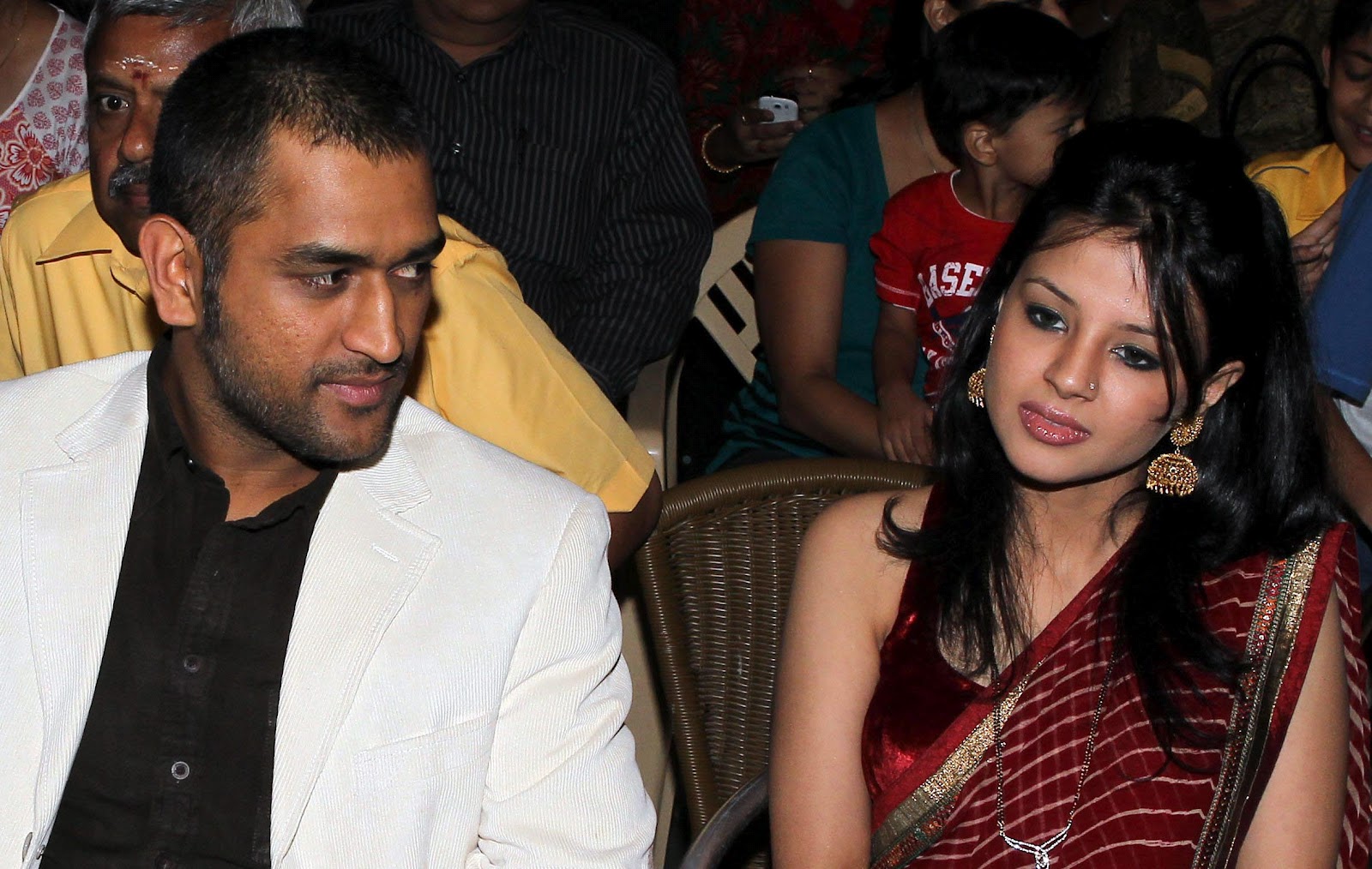 http://2.bp.blogspot.com/-RNHqtX0Opwc/T_zjwYfwMrI/AAAAAAAAAvM/-TalVdhsFOI/s1600/ms-dhoni.jpg