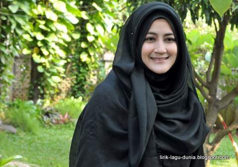 Foto Hijab Ummi Pipik Dian Irawati Istri Uje Foto Hijab Ummi Pipik Dian Irawati Istri Uje