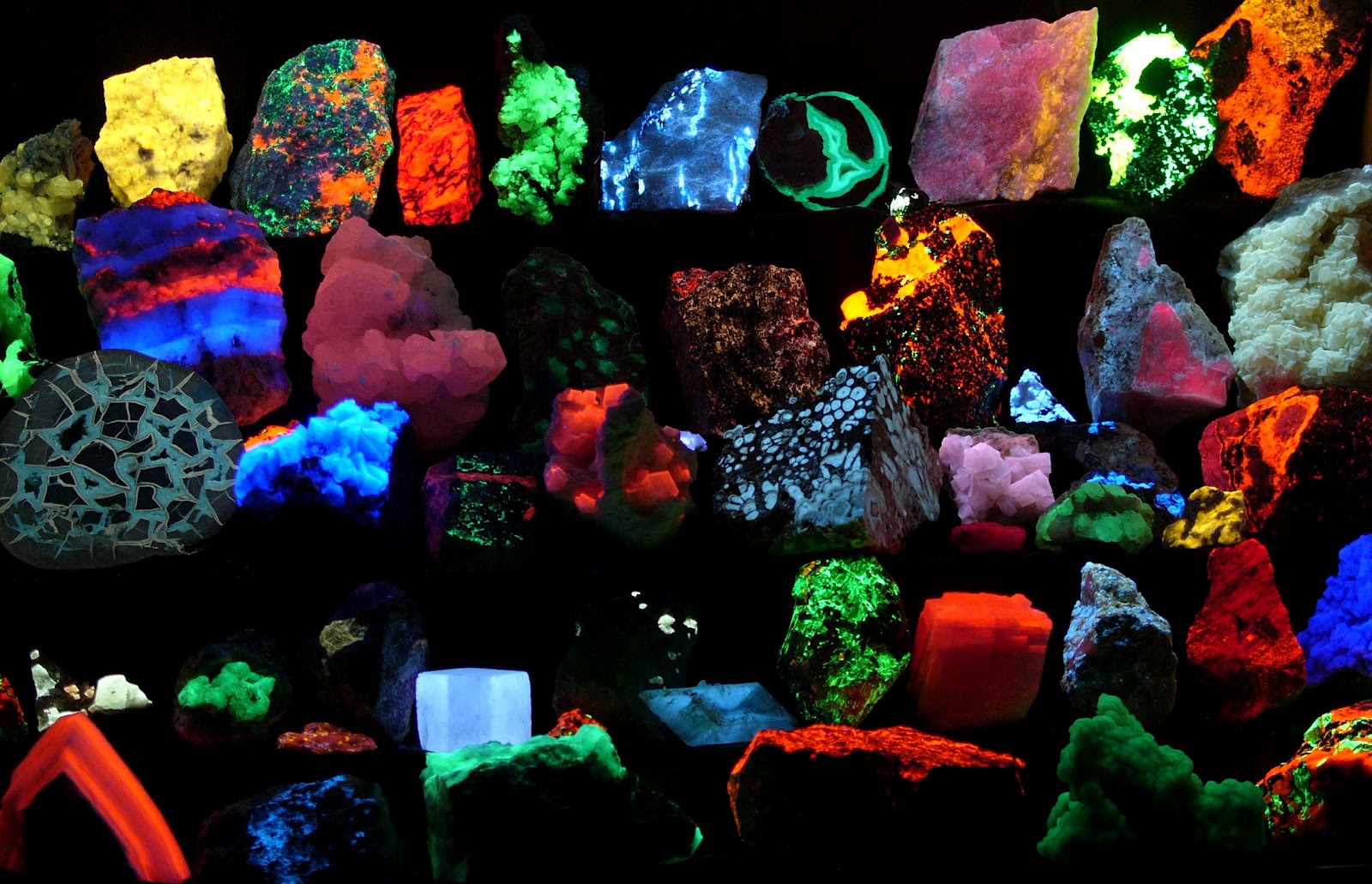 L'angolo della Geologia Fluorescenza dei Minerali