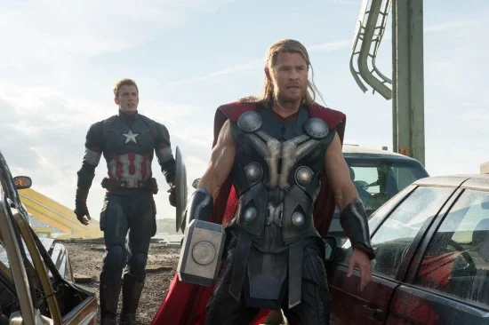 CAPITÁN AMÉRICA (CHRIS EVANS) Y THOR (CHRIS HEMSWORTH)