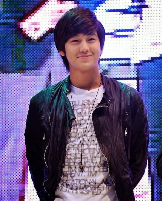 PhantomGembel: Biodata Kim Bum