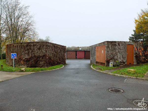 Roissy-en-Brie - Résidence Ascot  Architectes: Philippe & Martine Deslandes  Construction: 1971 