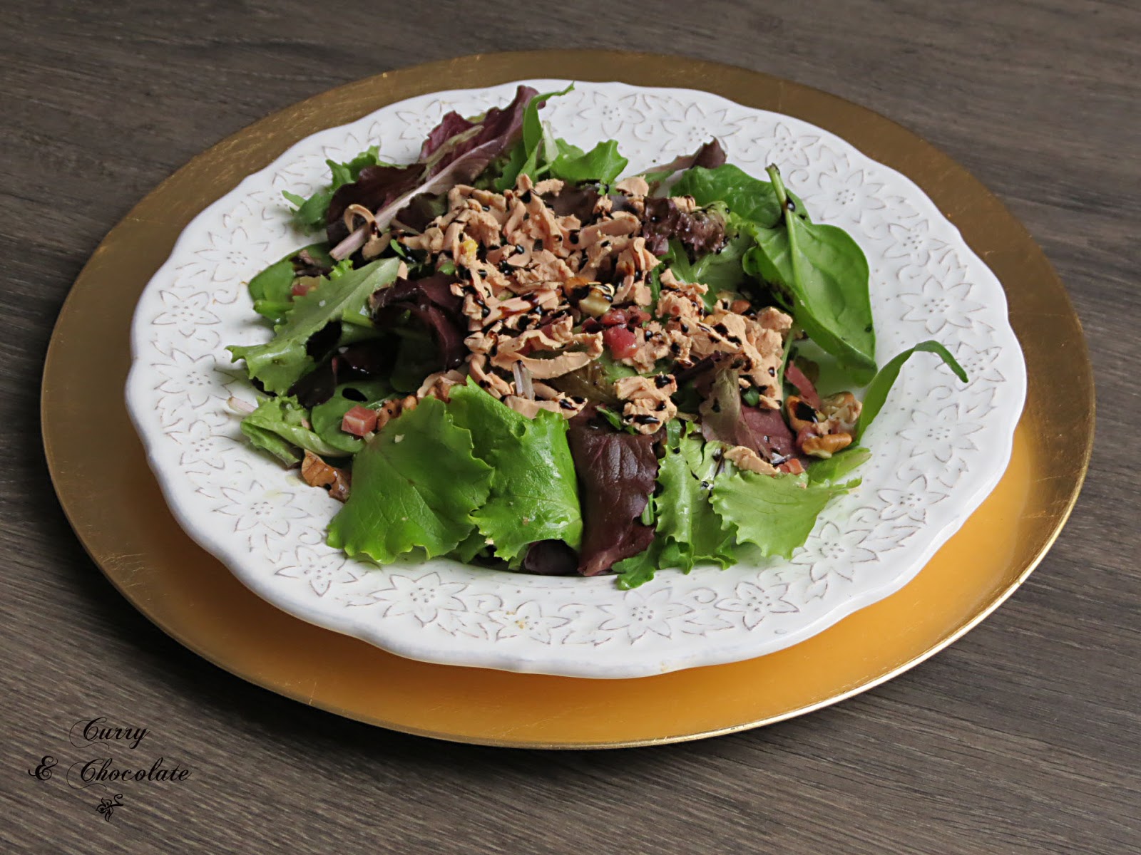 Ensalada de brotes verdes con virutas de jamón y foie – Salad with shaved foie gras and prosciutto Ensalada de brotes verdes con virutas de jamón y foie – Salad with shaved foie gras and prosciutto