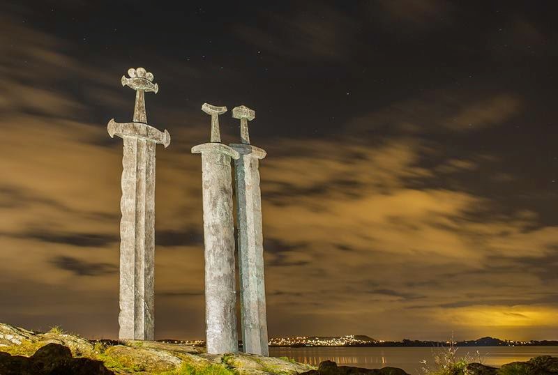 Ritebook Sverd i fjell Swords in Rock, Norway