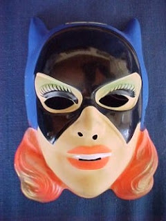 vieja máscara de batichica para halloween