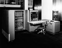 O IBM 701. (Fonte: computerhistory.org) IBM 701