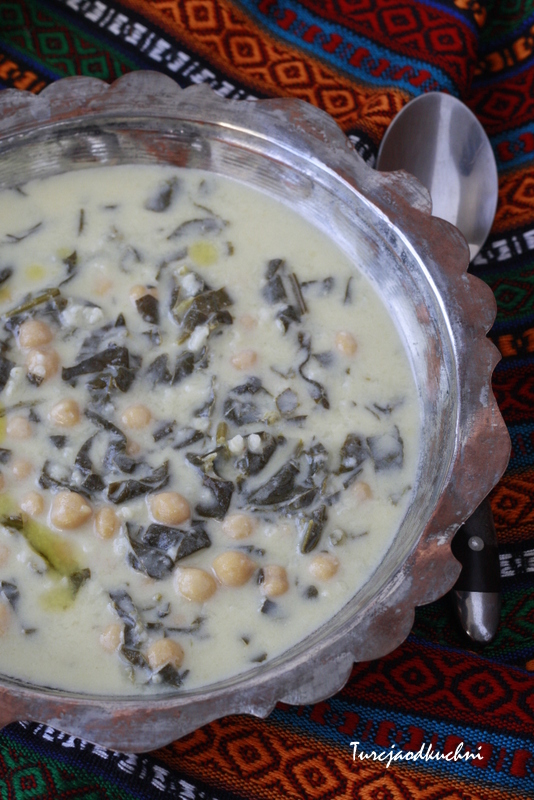 Zupa jogurtowa ze szpinakiem i ciecierzycą / Ispanaklı nohutlu yoğurt çorbası