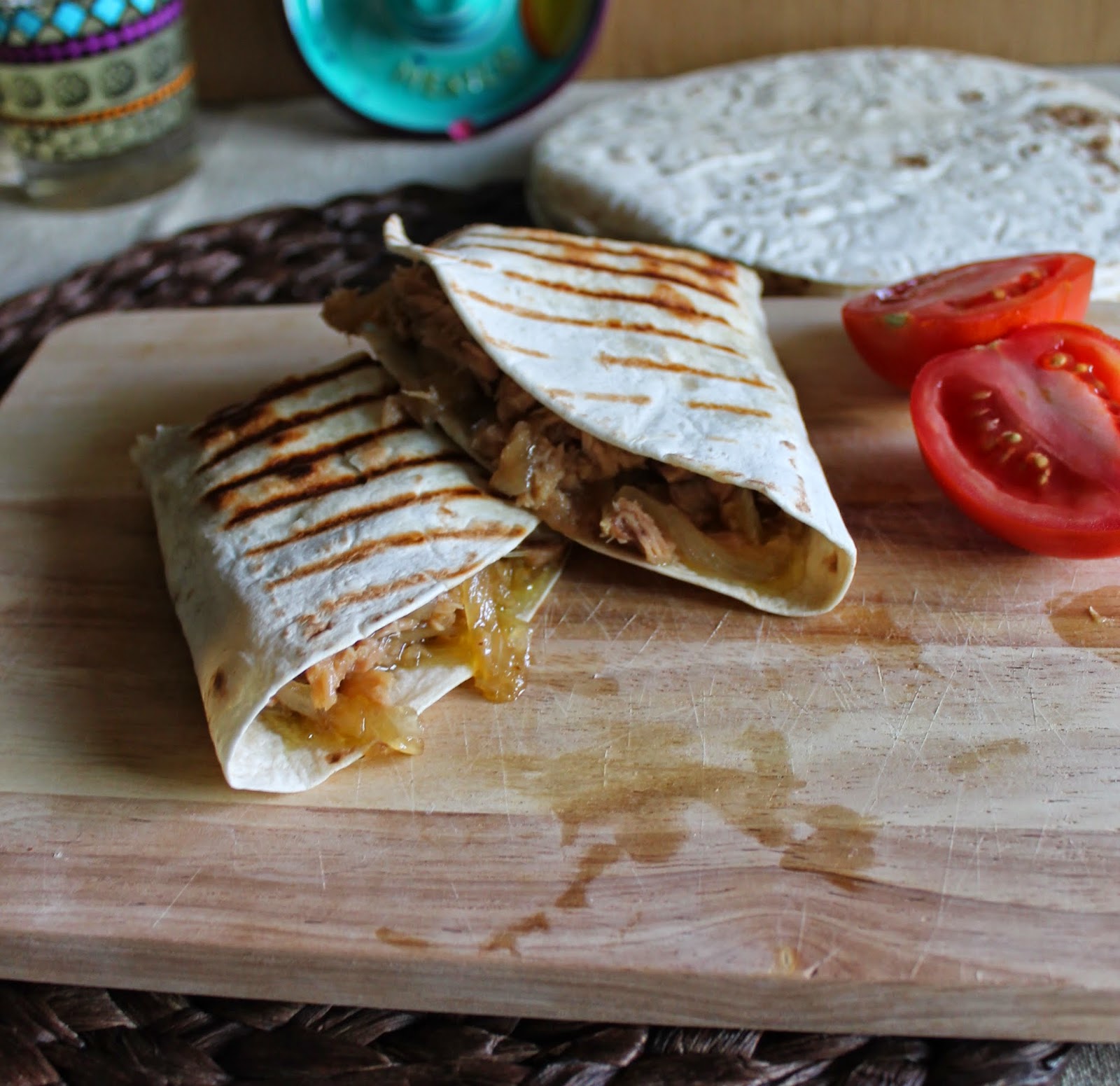 PRINCIPIANDO EN LA COCINA Quesadillas de atún y cebolla caramelizada