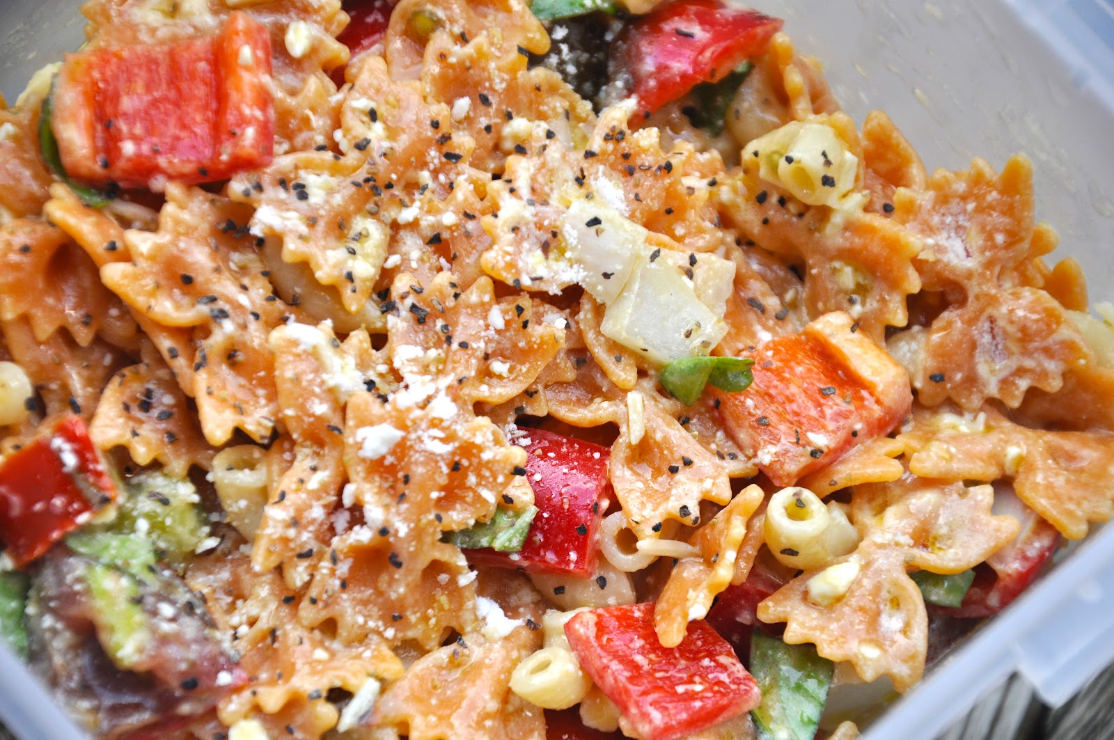 365 Days of DIY Fresh Tomato & Bell Pepper Pasta Salad