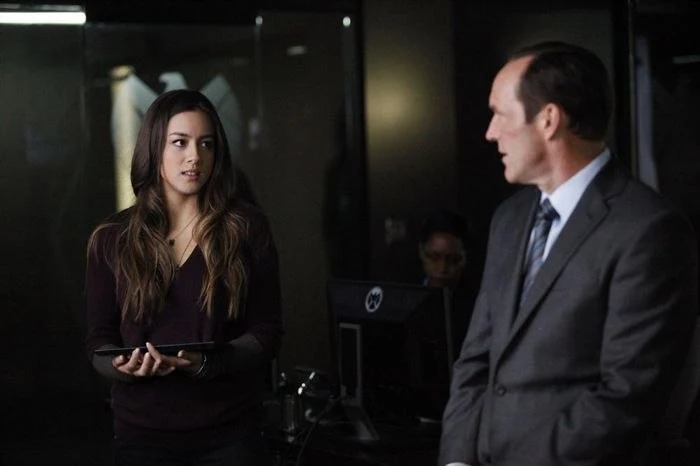 SKYE (CHLOE BENNETT) Y COULSON