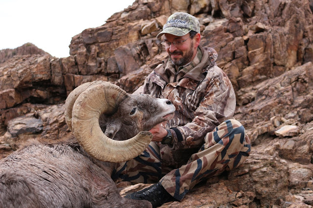 Arizona+Desert+Bighorn+Sheep+Hunting+Photo+Unit+15D+with+Colburn+and+Scott+Outfitters+and+hunter+Terry+Lancaster+5.JPG